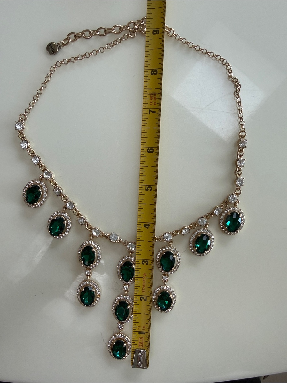 Elegant Gold-Tone Necklace with Emerald Green Stones